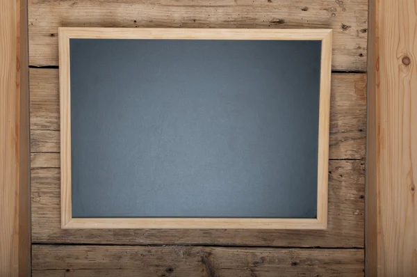 Blackboard på trä bakgrund — Stockfoto