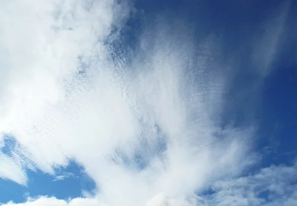 Céu e nuvens — Fotografia de Stock