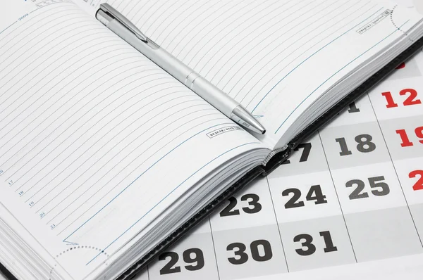 カレンダーとペンで日記 ストック画像