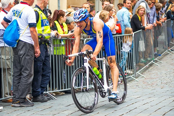 Stockholm - Ağustos, 24: mens İTÜ dünya triatlon serisi olay 24 Ağustos 2012 yılında Stokholm, İsveç Bisiklete binme. — Stok fotoğraf