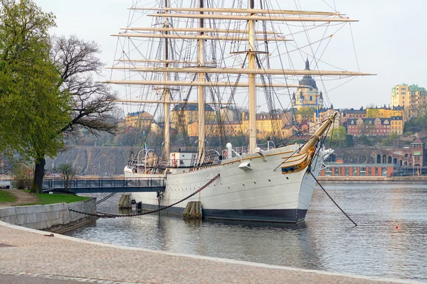 Af chapman schip in de vroege zomer — Stockfoto