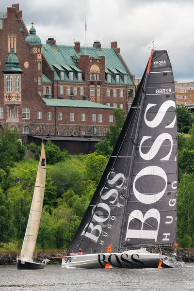 Segelbåt hugo boss i en Tekning med schkval — Stockfoto