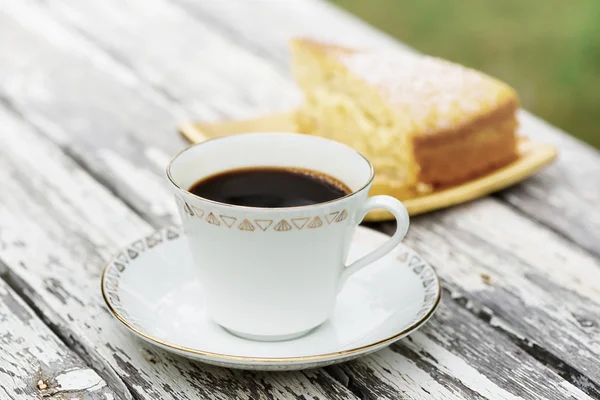 Coffee and cake in a vintage style — Stock Photo, Image