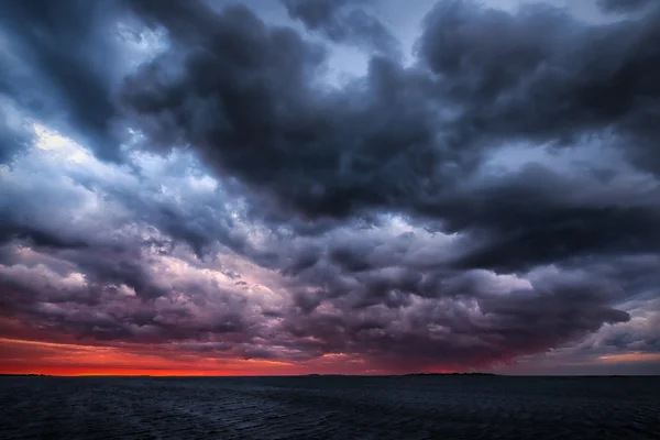Шторм на закате океана Стоковое Изображение