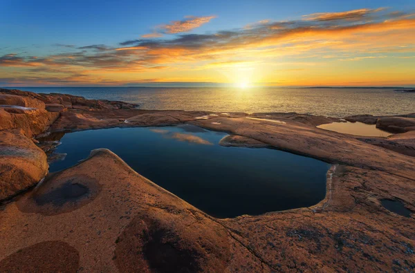 Sonnenaufgang über dem Meer im Sommer — Stockfoto