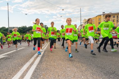 Stockholm - Ağustos, 17: çocuk (lilla midnattsloppet) olay, heyecanlı çocuk çalışan bir grup tarafından gece yarısı çalışan çocukların çalışma grupları. 17 Ağustos 2013 yılında stockholm, İsveç