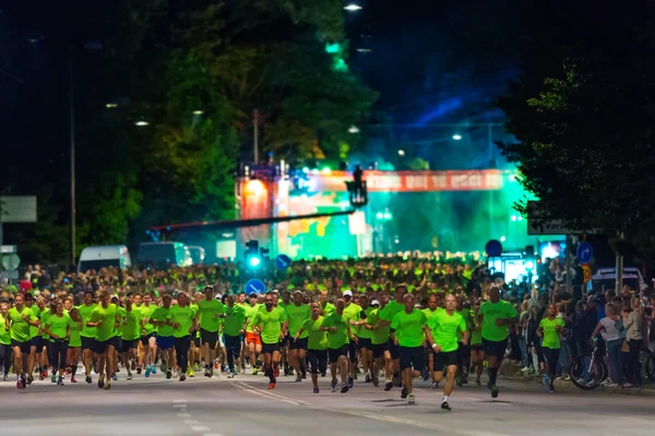 Sztokholm - sierpnia, 17: sekund po rozpoczęciu północy uruchomić zdarzenia (midnattsloppet). 17 sierpnia 2013 r. w Sztokholmie, Szwecja — Zdjęcie stockowe