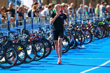 Stockholm - Ağustos, 24: royal castle, kadının İTÜ dünya triatlon serisi olay 24 Ağustos 2013 Stokholm, İsveç, lotta miller ile başlangıç ve bitiş alanı derinliklerinegöndermek
