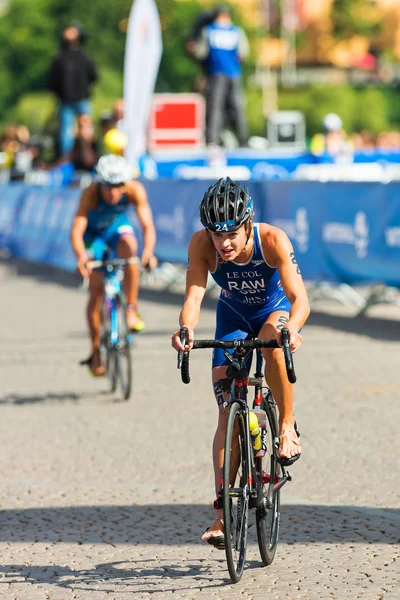 Sztokholm - sierpień, 24: vanessa raw w z przejścia z basenem do jazdy na rowerze w przypadku serii damska itu world triathlon 24 sierpnia 2013 r. w Sztokholmie, Szwecja — Zdjęcie stockowe