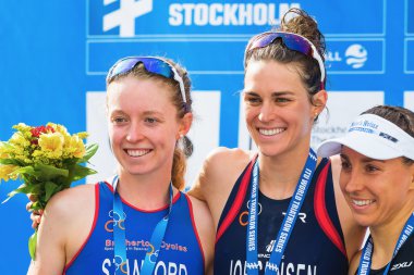 Stockholm - Ağustos, 24: üç madalya gwen jorgensen, Sigara stanford ve anne haug Stockholm, İsveç kadın İTÜ dünya triatlon serisi olay 24 Ağustos 2013
