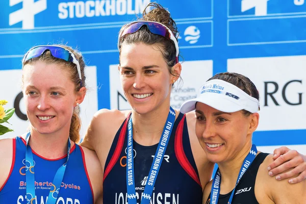 Sztokholm - sierpień, 24: trzech medalistów gwen jorgensen, nie stanford i anne haug na damska itu world triathlon serii event 24 sierpnia 2013 r. w Sztokholmie, Szwecja — Zdjęcie stockowe