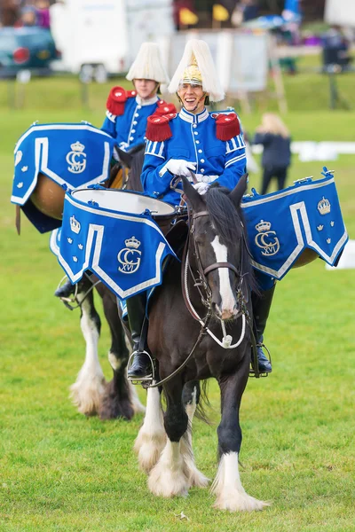 Stockholm - Eylül, 22: tor ve oden davul atları arena'bırakarak bağlı Muhafız olay için toplum içinde ryttarstadion 22 Eylül 2013 içinde stockholm, İsveç