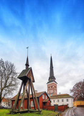 Kilise eski binalar çevresinde
