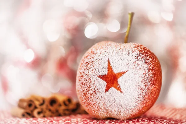 Pomme de Noël avec une étoile — Photo