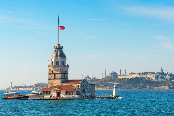 Maiden 's Tower (Kizkulesi) located in the middle of Bosporus, Istanbul — стоковое фото