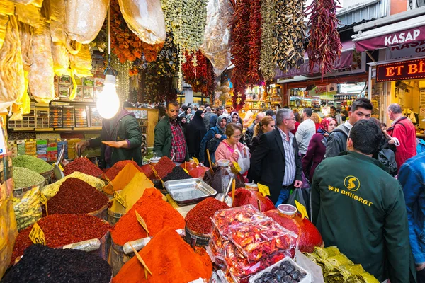 A spice bazaar és az Egyiptomi Bazár egyike a legnagyobb bazárok a város. — Stock Fotó