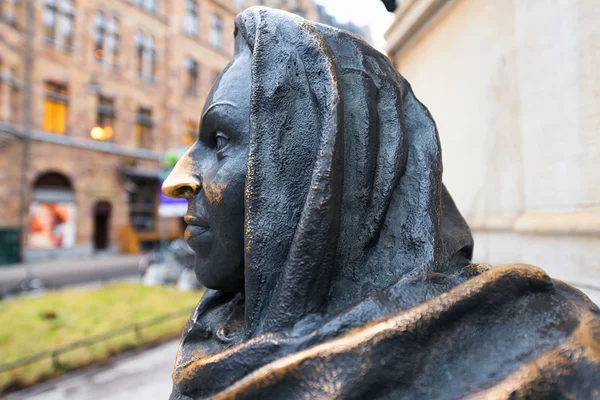Detail of statue depicting the actress Margaretha Krook (1925-2001), by Marie-Louise Ekman, outside the Royal theater Dramaten. — Stock Photo, Image
