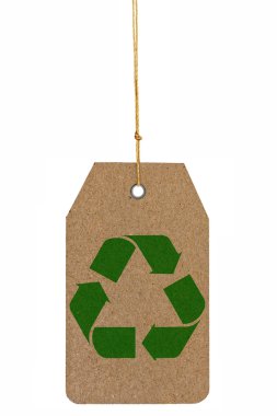 Beyaz arka plan üzerinde izole geri dönüşüm logosu ile kağıt etiket