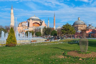 Ayasofya'nın ve çeşme ile Bahçe
