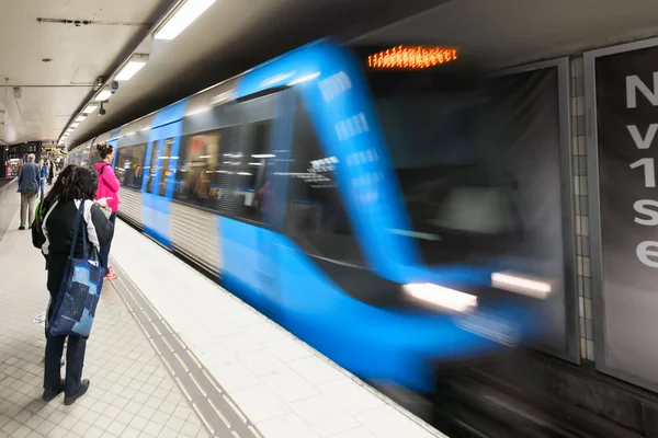 Stockholm Subway with an incomming blue train — Stock Photo, Image