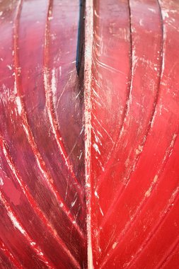 baş aşağı kırmızı salma ile küçük tekne