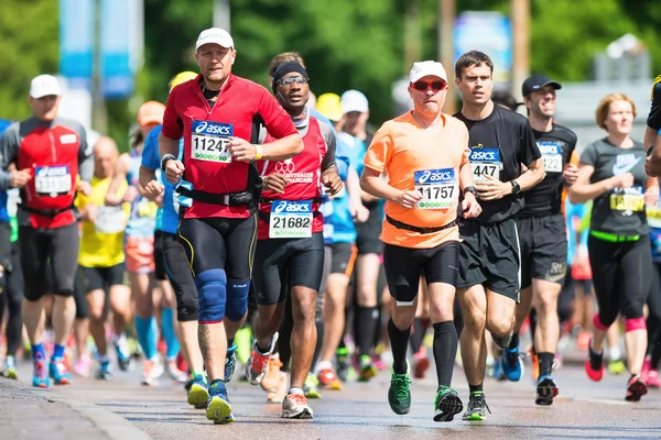 Efter starten av den andra gruppen av asics stockholm marathon — Stockfoto
