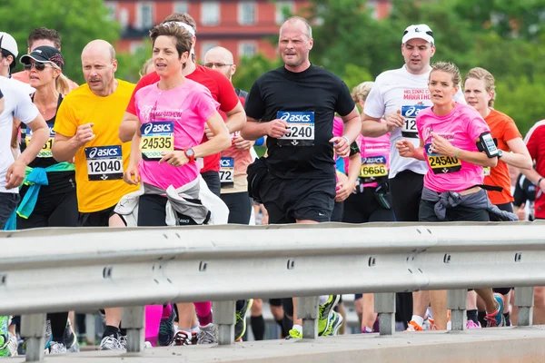 Corredores de maratón sobre el famoso puente Vasterbron — Foto de Stock