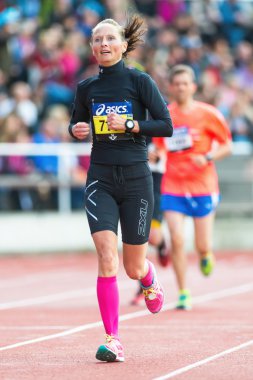 stockholm stadion adlı son streç çalışan kadın