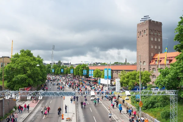 Participants of the marathon walking to the registration center