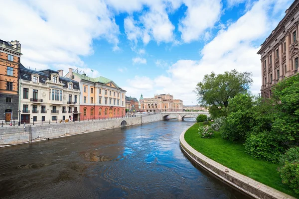 Pohled z mostu riksbron v opeře v centru — Stock fotografie