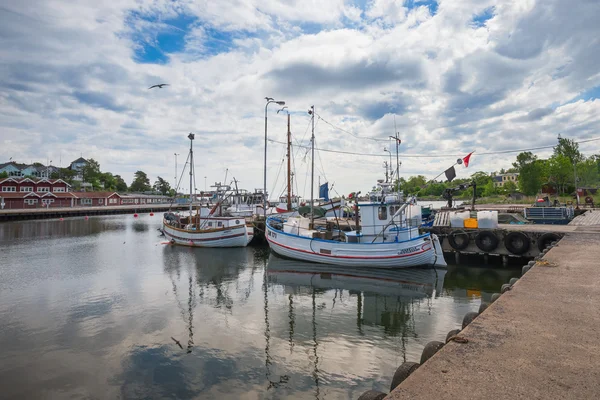 Fishing boats at port in Grisslehamn — Stock Photo, Image