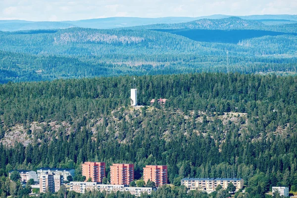 Башня на северном холме с видом на Сундсвалль с роллином — стоковое фото