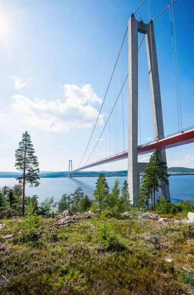 High coast bridge during a sunny day — Stock Photo, Image