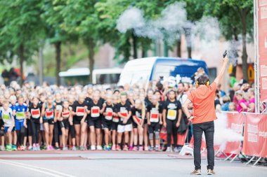 çocuklar gece yarısı childre için çalıştırmak için başlangıç bekliyor