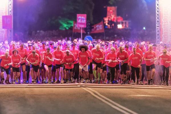 Start of one of many groups in the Midnight Run — Stock Photo, Image