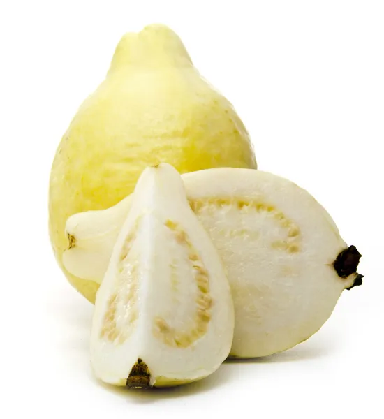 Beyaz guava tam ve dilimlenmiş