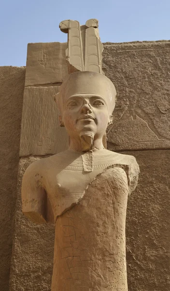 Amun re 雕像在卢克索 — 图库照片