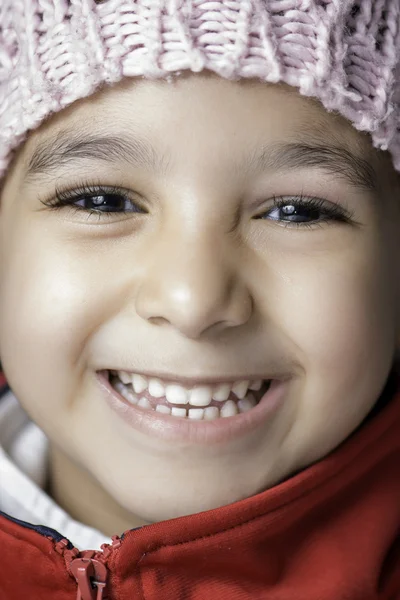 Bambina con un grande sorriso — Foto Stock