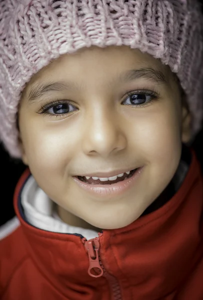 Petite fille avec beau sourire — Photo