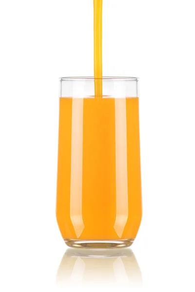 Hälla juice i ett glas — Stockfoto