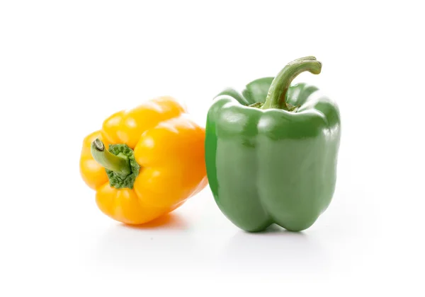新鲜的绿色和黄色辣椒 — 图库照片