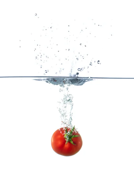 Fresh Red Tomato Sinking in Water — Stock Photo, Image