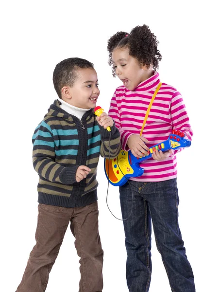 愛らしい子供達が歌う — ストック写真