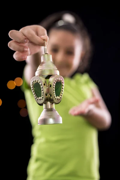 Menina feliz com lanterna Ramadan — Fotografia de Stock