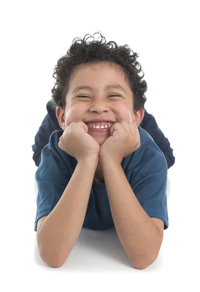 Vacker leende pojke — Stockfoto