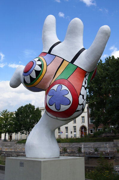 Скульптура Нана
