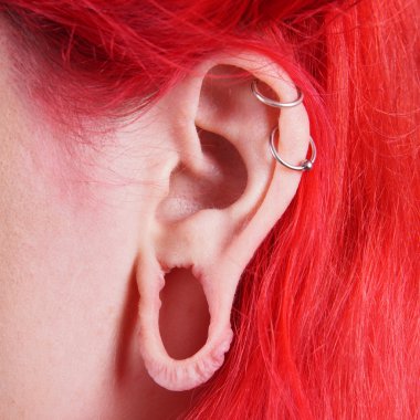 gergin kulak lob piercing