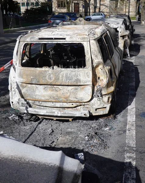 Épave Voiture Incendiée Garée Dans Une Rue Résidentielle Allemagne — Photo