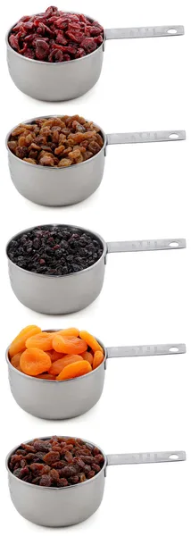 다양 한 측정 컵에에서 말린 과일 — 스톡 사진