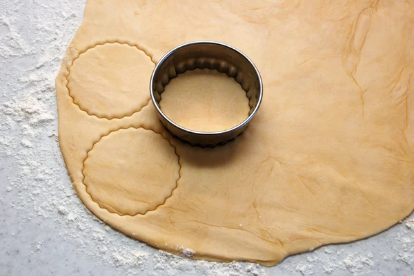 Metal cutter cutting out circles of pastry for jam tarts — Stock Photo, Image